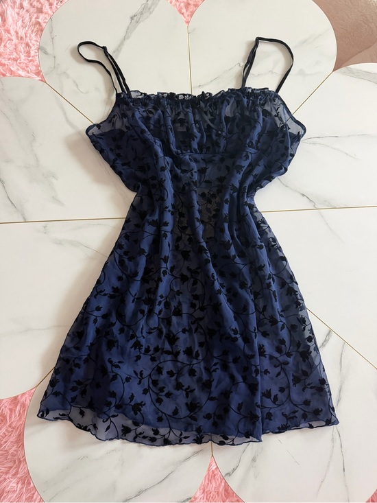 Victoria's Secret Other - Victoria's Secret Navy and Black Sheer Floral Slip